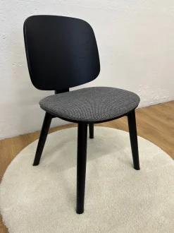 VIENNA MUSTA TAMMI RUOKAPÖYDÄN TUOLI ISTUINPEHMUSTEELLA